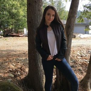 Meet your Posher, Bella